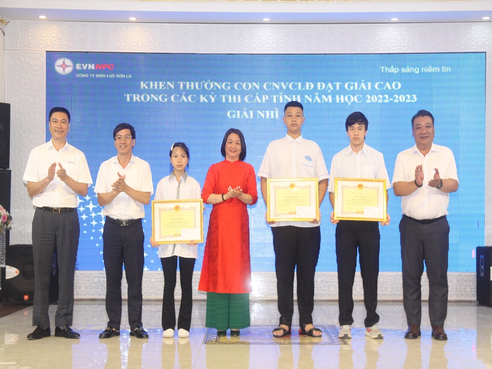 Tin truyền hình: Hội nghị sơ kết phong trào CNVCLĐ